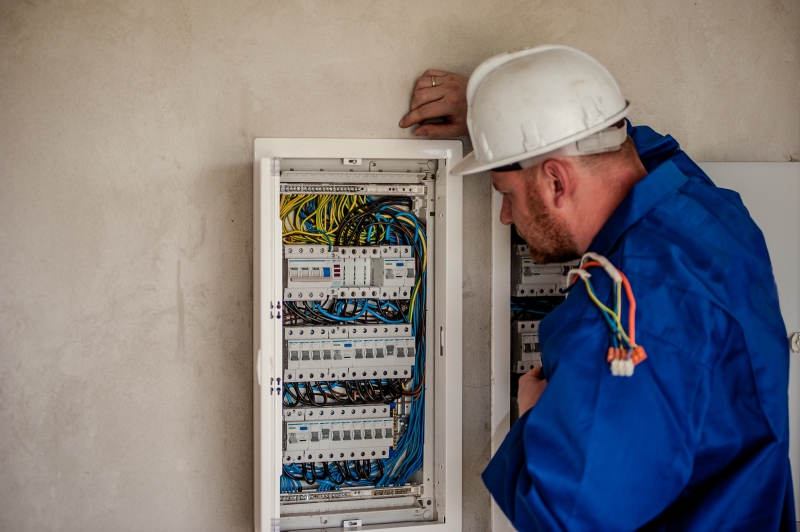 electricite-TOULON-min_electrician-2755683